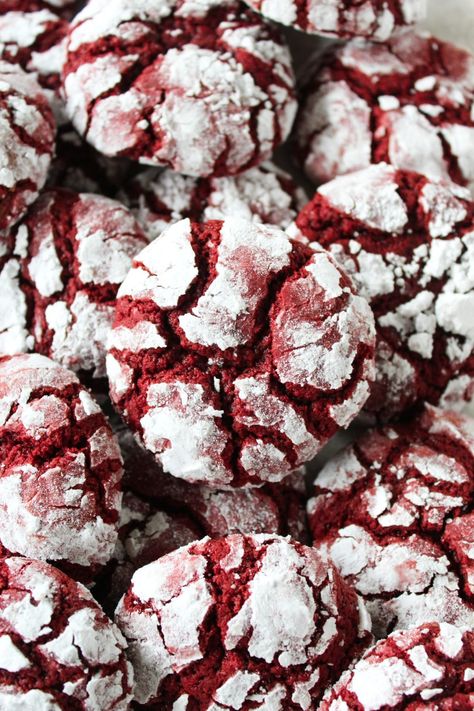 Red Velvet Crinkle Cookies - Sweets by Elise Red Velvet Crinkles, Powdered Sugar Cookies, Cracked Cookies, Red Velvet Crinkle Cookies, Christmas Cookie Box, Velvet Cookies, Christmas Baking Recipes, Cookie Boxes, Red Velvet Cookies