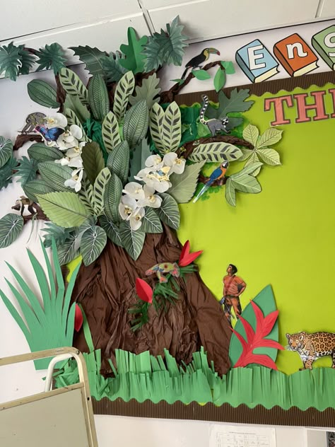 Rainforest Display Classroom, Rainforest Classroom Decorations, Rainforest Classroom Theme, Rainforest Display, Rainforest Classroom, Classroom Wall Displays, Rainforest Project, Wall Magazine, Rainforest Theme