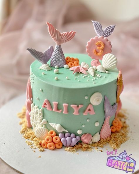 🧜‍♀️🌟 Celebrate with Mermaid Magic! 🌟🧜‍♀️ Add a touch of underwater enchantment to your events in Dhaka with our stunning mermaid-themed cake. Perfect for birthdays and other celebrations, this cake will make your party unforgettable. Don’t miss out – order now! Mermaid Pirate Cake, Underwater Theme Cake, Sea Theme Cake, Mermaid Theme Cake, Sea Cake, Little Mermaid Cakes, Mermaid Magic, Sea Cakes, 4th Birthday Cakes