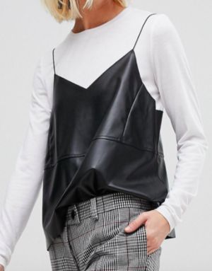 Leather Sleeveless Top, Leather Top Outfit Ideas, School Outfit Winter, Jeans Outfit Aesthetic, Tops For Winter, Winter Outfit Casual, Leather Tops, Leather Clothes, Outfits For Summer