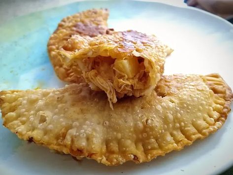 Pastellios Recipe, Stuffing Vegetarian, Puerto Rican Empanadas, Chicken Empanada Recipe, Chicken Empanada, Potato Empanadas, Vegan Empanadas, Puerto Rican Chicken, Mushroom Stuffing