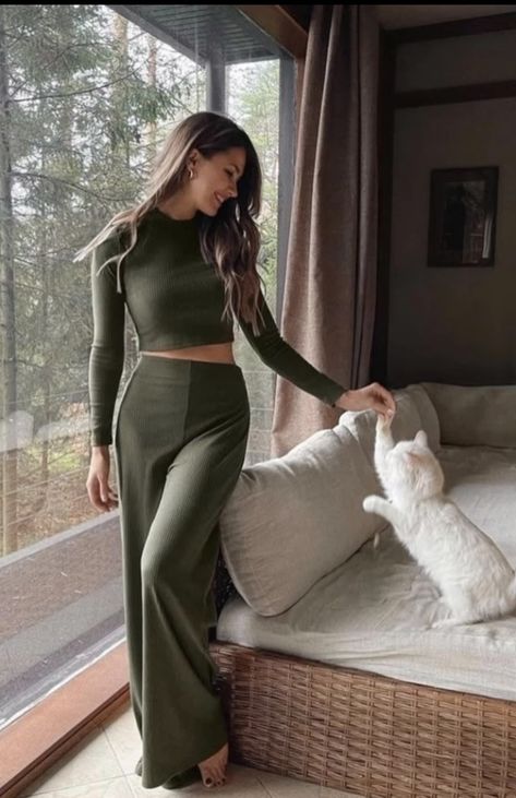 Lounge Outfit Aesthetic, Home Look Outfit, Lounge Wear Aesthetic, Feminine Loungewear, Lounge Wear Outfit, Homewear Outfit, Loungewear Aesthetic, Classy Loungewear, Cute Lounge Outfits