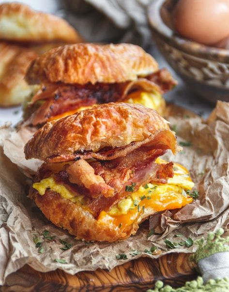 Brunch Croissant, Croissant Sandwiches, Eggs And Cheese, Egg And Cheese Sandwich, Cheese Croissant, Croissant Sandwich, Brunch Eggs, Easy Bacon, Bacon Egg And Cheese