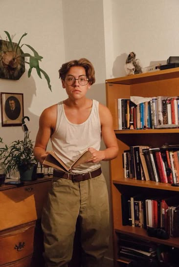 Cole Sprouse Shared More Pics Of His Halloween Costume, And It's Definitely The Suitest - MTV Milo Thatch, Cole Sprouse Aesthetic, Cole Sprouse Wallpaper, Cole Spouse, Cole Sprouse Jughead, Cole M Sprouse, Riverdale Cole Sprouse, Dylan And Cole, Dylan Sprouse