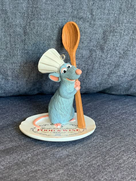 Disney Clay Art, Disney Clay Ideas, Ratatouille Clay, Ratatouille Home Decor, Disney Sculpture, Disney Clay Sculpture, Ratatouille Funko Pop, Disney Popcorn Bucket, Ratatouille Disney