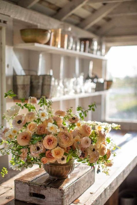 Spring Bouquet In Vase, Buttercream Ranunculus, Cottage Bouquet, Hoop House, Slow Flower, Spring Flower Arrangements, Space Beautiful, Potted Flowers, Spring Florals