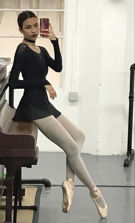 ballet Ballerina Outfit Black, Ballet Outfit Black, Black Ballet Outfit, Ballet Fashion Photography, Emo Dance, Ballet Grunge, Dark Balletcore, Goth Ballet, Goth Ballerina