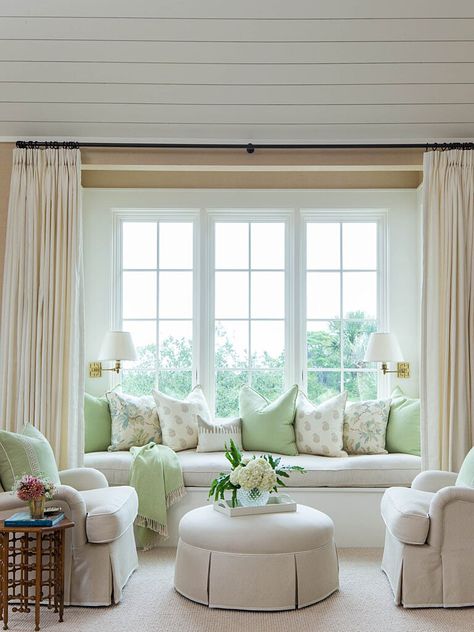 Bedroom Window Seat, Window Seat Design, Bedroom Seating Area, Bedroom With Sitting Area, Window Seats, Living Room Arrangements, Bedroom Seating, Trendy Living Rooms, Vintage Living Room