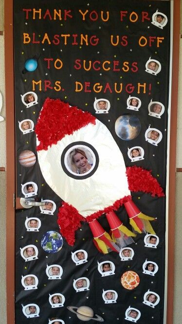 Teacher Appreciation door with a space theme Astronaut Door Decoration, Spaceship Door Decoration, Space Door, Space Teacher Appreciation, Teacher Appreciation Door Decorations, Decoracion Star Wars, Classroom Door Decorating, Space Theme Classroom, Teacher Door Decorations