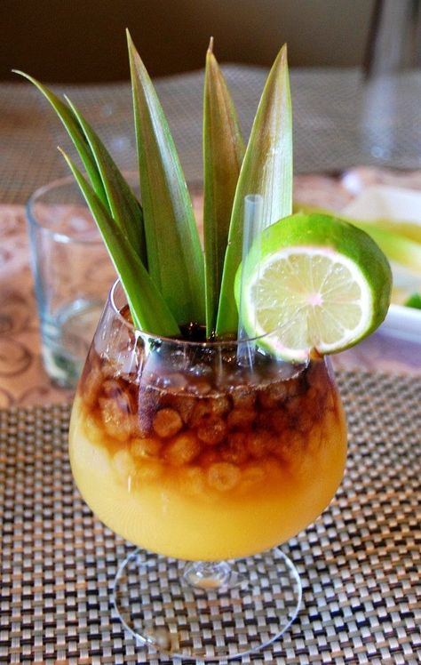 Best Mai Tai Recipe, Maui Recipes, Mai Tai Cocktail Recipes, Westin Maui, Mai Tai Recipe, Mai Tai Cocktail, Hawaiian Drinks, Adult Beverages Recipes, Pineapple Rum