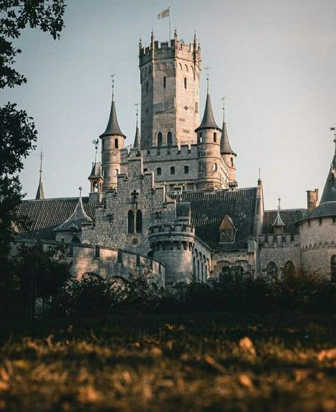 Medieval Castle Exterior, Winter Masquerade, Castle Life, Castle Exterior, Castles To Visit, Storybook Homes, Old Castle, Fairytale Castle, Beautiful Castles