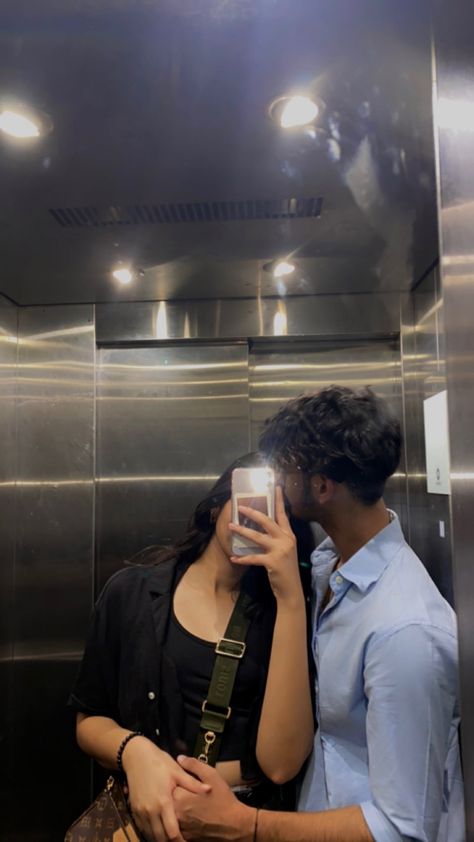 Mirror Selfie Poses With Boyfriend, Interesting Snaps, Couples Snap, Couple Mirror Selfie Aesthetic, Mirror Selfie Couple, Couples Hidden Face Pics, Couple Poses Reference, Self Portrait Poses, Couple Picture Poses