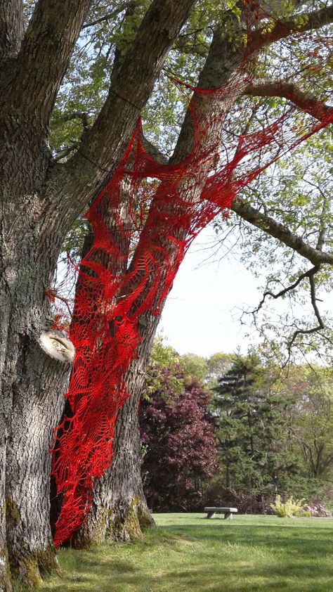 Oversized Crocheted Doilies by Ashley V Blalock Climb Up Trees and Gallery Walls | Colossal Art Au Crochet, Crocheted Doilies, Wire Sculptures, Fiber Sculpture, Keeping Up Appearances, Colossal Art, Spider Webs, Textile Fiber Art, Visual Culture