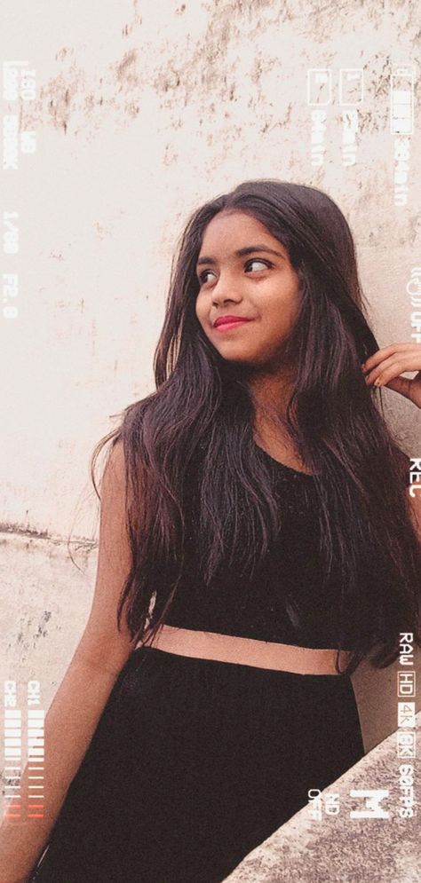 Hindu Girl Aesthetic, Insta Girly Dp Real, Girl Pfp Indian, Grils Pic Real Face, Indian Girl Aesthetic Pfp, Village Girls Dp, Face Blur, Eyes Images, Ios Emoji