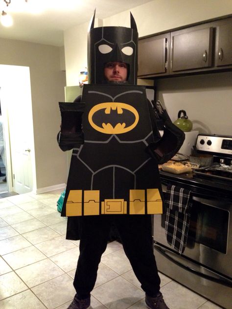 Homemade Lego batman costume #lego #legos #legobatman #batman #halloween #costume Batman Diy Costume, Lego Batman Costume, Super Villain Costumes, Lego Halloween Costumes, Lego Costumes, Lego Movie Birthday, Batman Costume For Kids, Diy Superhero Costume, Lego Batman Birthday