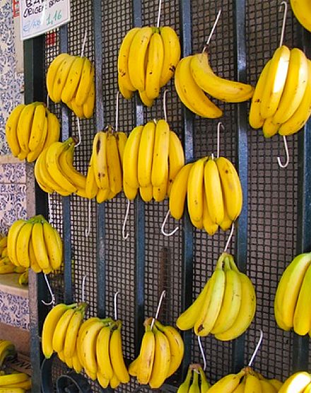 Banana Shop, Fruit And Veg Shop, Vegetable Packaging, Supermarket Display, Banana Stand, Vegetable Crates, Vegetable Shop, Grocery Store Design, Coffee Shop Interior Design