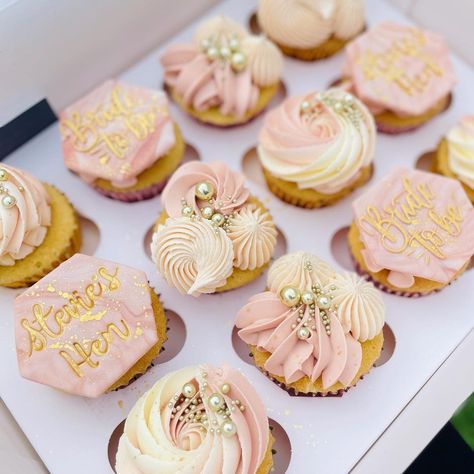 My most popular colours at the moment 😍 @colour.mill blush and dusk #cupcakes #cupcakesofinstagram #cupcakedecorating #cupcakeoftheday … | Instagram Hen Cupcakes, Cakes For Occasions, Hen Party Cupcakes, Party Cupcakes, Pink Cupcakes, Occasion Cakes, Popular Color, Cupcakes Decoration, Hen Party