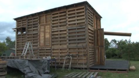 Student Builds Recycled Pallet Tiny House Pallet Tiny House, Build Tiny House, Bus Remodel, Pallet Building, Pallet Shed, Hidden House, Shed Home, Pallet House, Shed To Tiny House