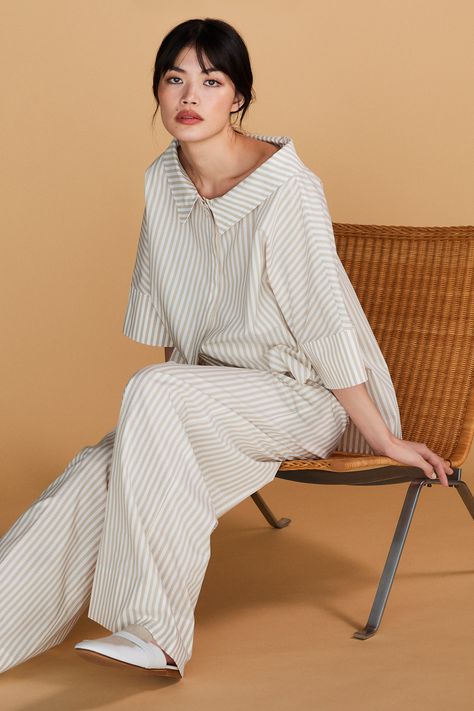 Adeam Pre-Fall 2021 Collection - Vogue Photoshoot Casual, Clothing Photoshoot, Pre Fall Collection, Capsule Outfits, Vogue Russia, Pantalon Large, Vogue Paris, Pre Fall, Top Trends