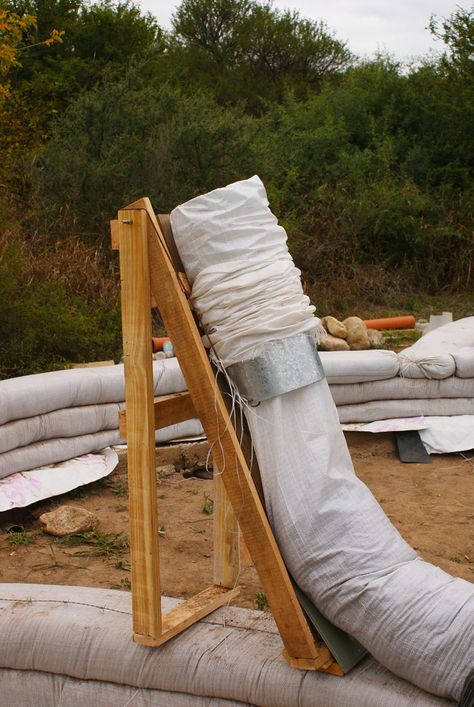 Super Adobe, Cob Building, Bag House, Earth Sheltered Homes, Casa Hobbit, Earth Bag Homes, Earth Bag, Adobe Home, Straw Bale House