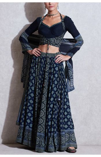 Indian Outfits Lehenga, Ritu Kumar, Salwar Kamiz, Indian Dresses Traditional, Traditional Indian Outfits, Trendy Dress Outfits, Ghagra Choli, Designer Party Wear Dresses, Sleeves Blouse