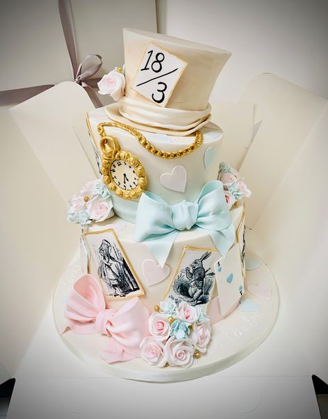 Alice And Wonderland Cakes, Alice In Wonderland Wedding Cake, Wonderland Wedding Cake, Wonderland Themed Wedding, Budget Wedding Cake, Castle Wedding Cake, Quince Party, Alice In Wonderland Cake, Alice And Wonderland