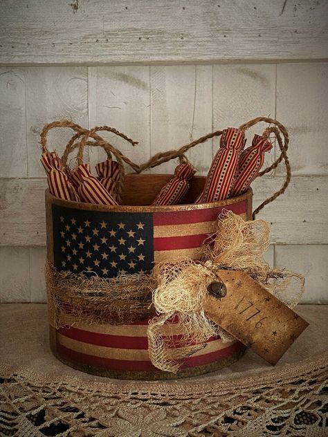 Primitive 4th Of July Decor, Americana Crafts Diy, Primitive Americana Crafts, Primitive Patriotic Crafts, Primitive Patriotic Decor, Fouth Of July Crafts, Primitive Americana Decor, Patriotic Table Decor, Red White Blue Decorations