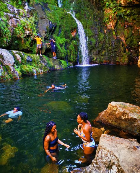 Black girls exploring waterfall hiking trails in South Africa Hawaii Black Women, Hiking Aesthetic Black Women, Hiking Black Women, Hiking Baddie, Travel Baddie, Pretty Camping, Black Girls Trip, Hike Aesthetic, Holiday Pics