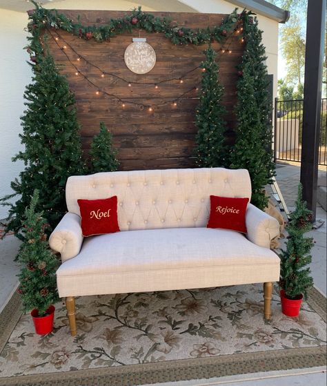 Outdoor Christmas Photos, Christmas Mini Shoot, Photos Landscape, Christmas Party Backdrop, Christmas Photo Booth Backdrop, Christmas Booth, Ward Christmas Party, Church Christmas Decorations, Photo Backdrop Christmas