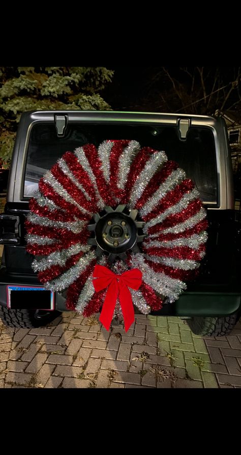 Jeep Wrangler Christmas Wreath, Jeep Xmas Decorations, Jeep Decorated For Christmas, Jeep Wrangler Holiday Decorations, Christmas Decor For Jeep, Jeep Tire Christmas Decorations, Thanksgiving Jeep Decorations, Christmas Parade Car Decorations, Christmas Parade Jeep Ideas