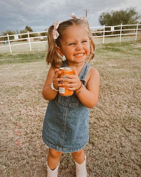 Kenzie Lunt (@kenzie_shayne) • Fotos e vídeos do Instagram Kenzie Lunt, Country Baby Girl, Southern Baby, Kids Inspo, Please Forgive Me, Farm Kids, Western Babies, Baby Fits