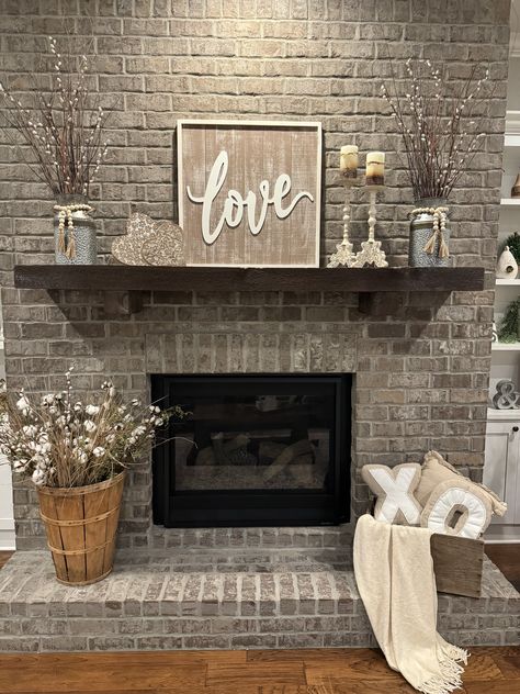 Living Room Decor With Chimney, How To Decorate Your Fireplace, Rustic Fireplace Decor Ideas, Rock Fireplace Mantle Decor, Corner Mantle Decorating Ideas, Decorated Fireplaces, Hearth Decorating Ideas, Farmhouse Fireplace Mantel Decor, Over Fireplace Decor