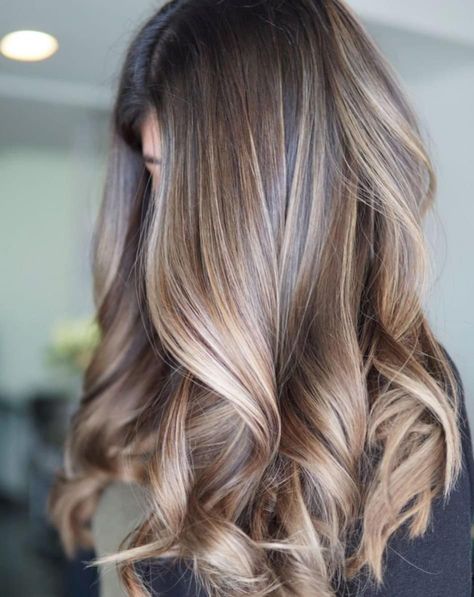 Creamy Beige Balayage, Bronde Balayage Beige, Beige Bronde Haircolor Ideas, Balayage Beige, 40 Year Old Hair Styles, Beige Blonde Hair Color, Baylage Hair, Blonde High, Honey Blonde Hair Color