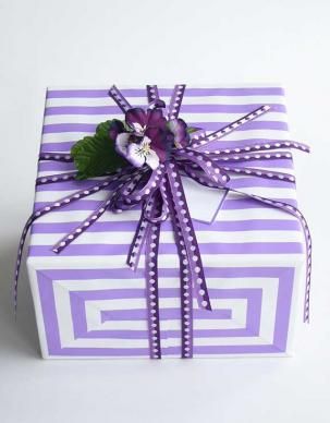 mydesigndump.blogspot.com /ღ❤ Cute Gift Wrapping Ideas, Creative Wrapping, Creative Tutorials, Gift Wrapping Ideas, Unique Gift Wrapping, Purple Gift, Gift Wrapper, Purple Christmas, Creative Gift Wrapping