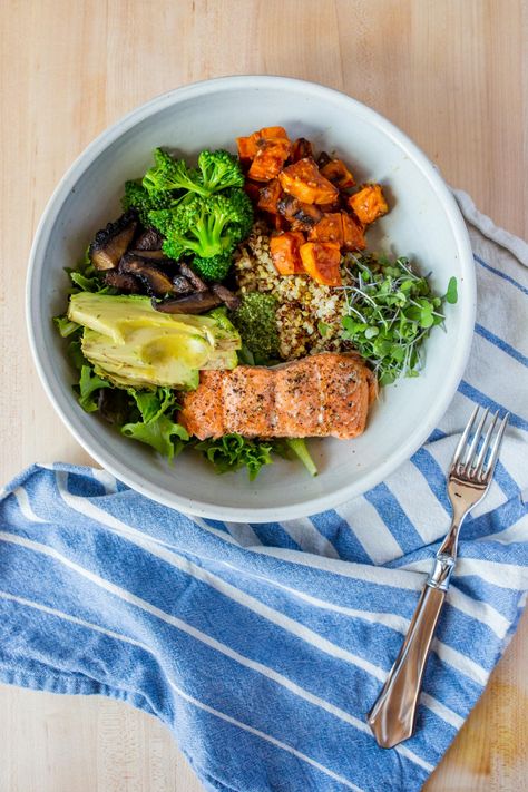 Ancient Grain Bowls with Salmon True Food Kitchen, Glazed Sweet Potatoes, Grain Bowls, Breakfast Low Carb, Overnight Oat, True Food, Healthy Bowls, Grain Bowl, Ancient Grains