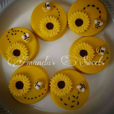 Sunflower Treats, Themed Chocolate Covered Oreos, Decorated Oreos, 1st Bday Party, Bee Themed Birthday Party, Oreo Cookie Pops, Fudge Stripe Cookies, Sunflower Cupcakes, Pooh Cake