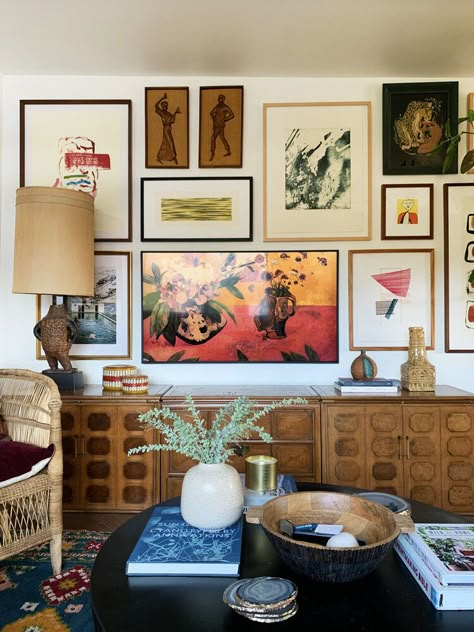 Tv Gallery Wall, Gallery Wall Layout, Eclectic Gallery Wall, Gallery Wall Inspiration, Gallery Wall Living Room, Gallery Walls, Bohemian Rhapsody, Frame Wall, Inspiration Wall