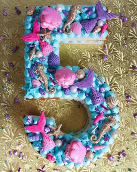 Melodie Peoples on Instagram: “Mermaid Kisses and Starfish Wishes 🧜🏻‍♀️ ⭐️ 🐚 I had so much fun making this mermaid themed cake for a sweet girl turning 5! Vanilla bean…” Birthday Cake Mermaid, 6 Birthday Cake, Number 4 Cake, Mermaid Themed Cake, Cake Mermaid, Mermaid Tail Cake, Number Birthday Cakes, 6th Birthday Cakes, 6 Birthday