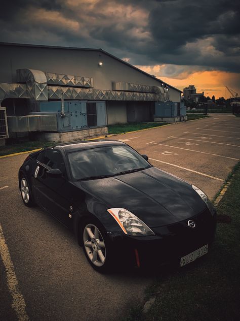 Black Jdm Cars, Nissan 350z Black, 350z Black, I Got The Job, Nissan 370z, Nissan 350z, Jdm Cars, Get The Job, Car Garage