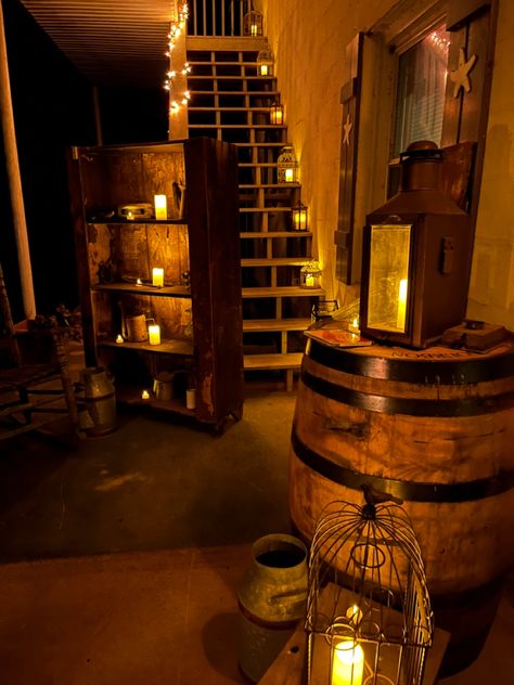 Speakeasy Door Ideas, Speakeasy Halloween Party, Speakeasy Casino Party, Prohibition Wedding Decor, Speak Easy Party Idea, Speakeasy Entrance Ideas, Speakeasy Secret Entrance, Prohibition Halloween Party, Speakeasy Entrance