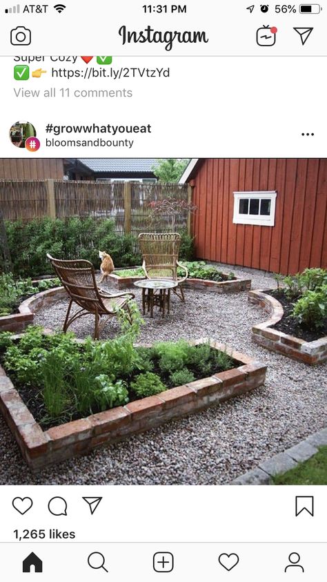 Backyard Sitting Areas, Garden Sitting Areas, Garden Seating Area, Brick Garden, Garden Wallpaper, Have Inspiration, In Front Of House, Backyard Garden Design, Backyard Makeover