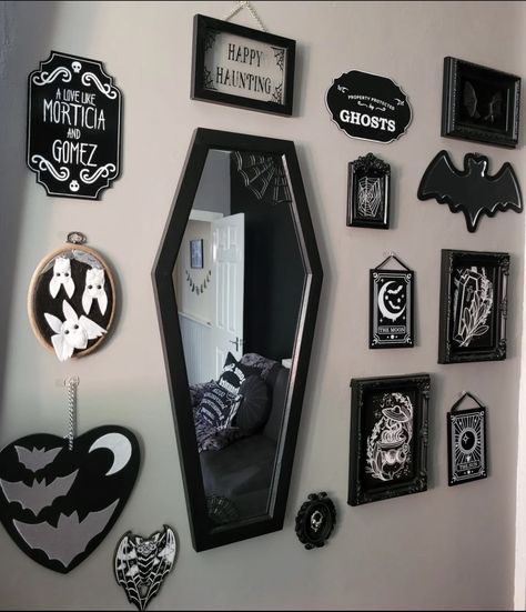 Goth Diy Room Decor, Emo Home Decor, Spooky Bedroom Decor, Gothic Bedrooms, Lady Lair, Emo Room, Goth Office, Gothic Decor Bedroom, Spooky Kitchen