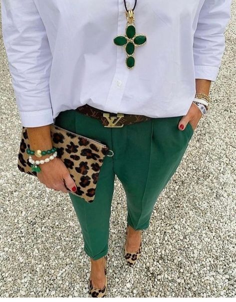 Autumn Street, Paris Chic, Green Pants, Casual Work Outfits, Looks Chic, 가을 패션, Fashion Mode, Mode Inspiration, Work Fashion