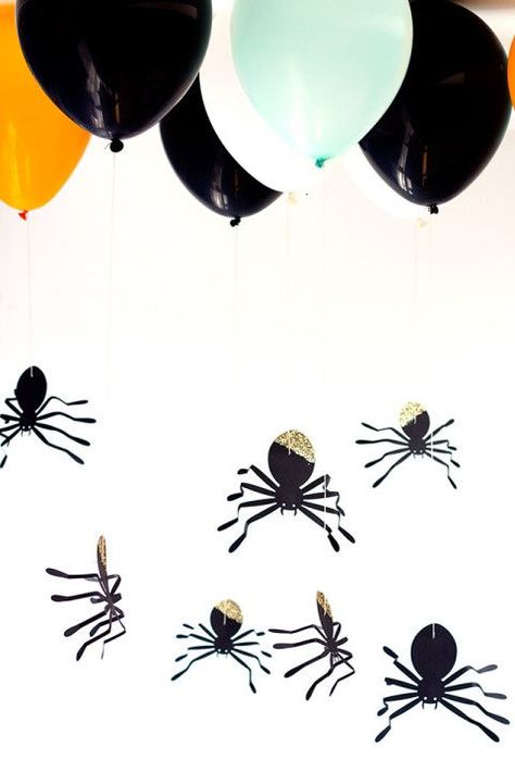 Halloween Party Ideas spider balloons Easy Halloween Party Ideas, Spooky Party Ideas, Cookie Cupcakes, Candy Eyeballs, Easy Halloween Party, Spooky Halloween Party, Halloween Balloons, Halloween Cookie, Make Halloween