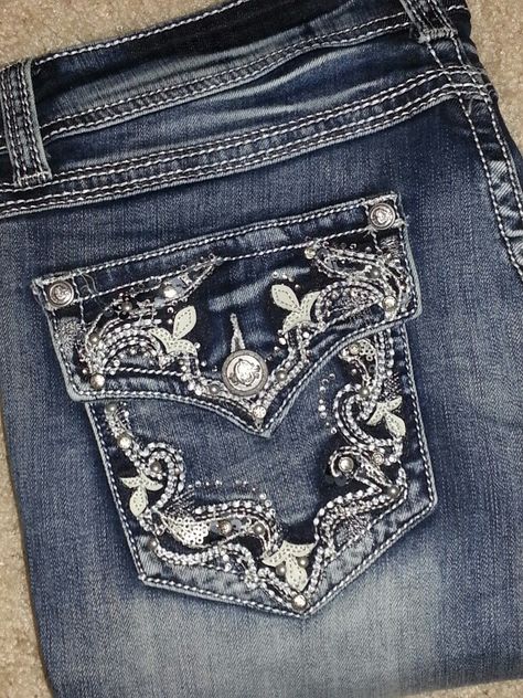 Show Diva Designs medium wash bootcut jean with flap pocket. www.showdivadesigns.com Embroidered Jeans Outfit, New Jeans Trend, Jean Pocket Designs, Bedazzled Jeans, Jean Fashion, Mcbling Fashion, Flare Jeans Outfit, Rhinestone Jeans, Bling Jeans