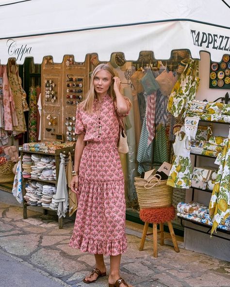 Feeling pretty in pink with this stunning Kubah Ilia dress! 💖 Shop @bahagia.world now in-store and online. Gia Dress, Merchandising Retail, Feeling Pretty, Pop Up Stores, European Summer, Visual Merchandising, Spring Summer Fashion, Photoshoot Ideas, Pretty In Pink