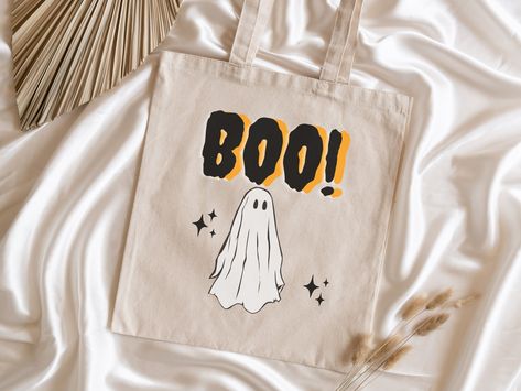 Boo Bag, Ghost Tote, Spooky Tote Bag, Halloween Tote Bag Halloween Tote Bags Diy Paint, Fall Tote Bag Painting Ideas, Tote Bag Inspo Paint, Cricut Tote Bag, Toat Bag, Creativity Boosters, Cricut Bags, Halloween Bags Diy, Halloween Totes