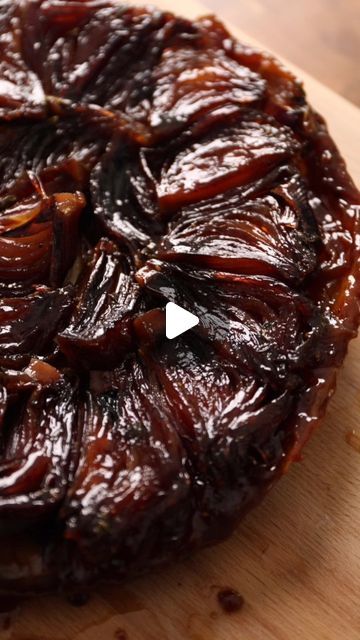 Red Onion Tart Tatin, Tart Tatin, Tarte Tatin Recipe, Vegetable Tart, Onion Pie, Onion Tart, Savory Pastry, Savory Tart, Don't Sleep