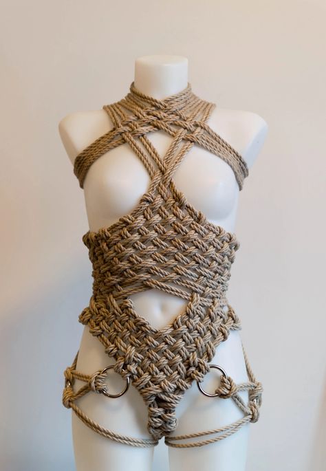 Diy Body Harness, Dress References, Macrame Clothes, Knots Guide, Harness Bra, Macrame Dress, Rope Tie, African Fashion Traditional, Bamboo Weaving