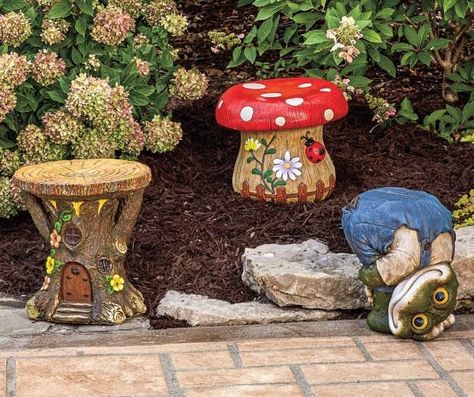 Plant Stool, Garden Statuary, Solar Light Crafts, Mushroom Plant, Mushroom Garden, Mushroom Crafts, Sensory Garden, Cement Art, A Ladybug